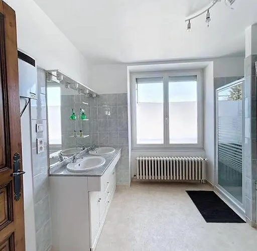 Сasa de vacaciones Brp Aveyron, Castan House, 5 Beds Druelle Balsac